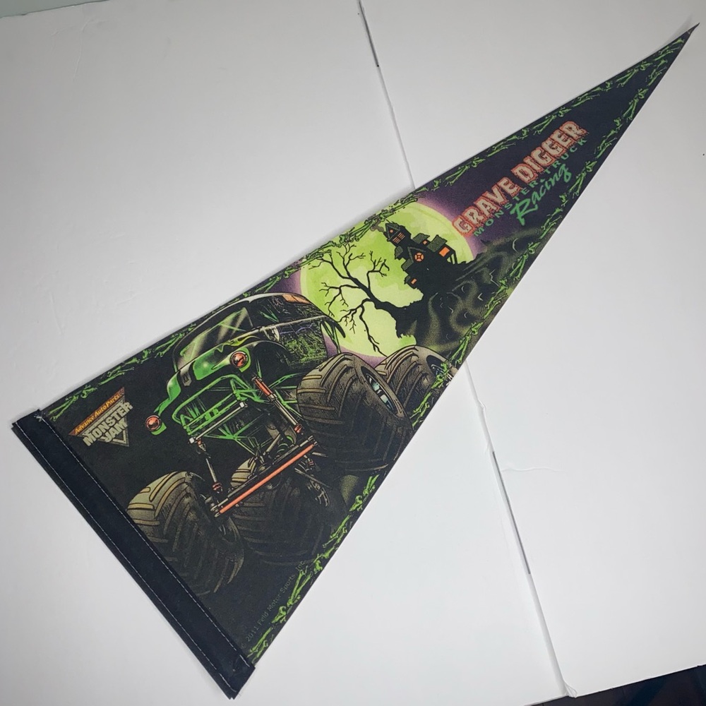 GUC 2011 Monster Jam Grave Digger Black & Green Pennant Advance Auto Parts